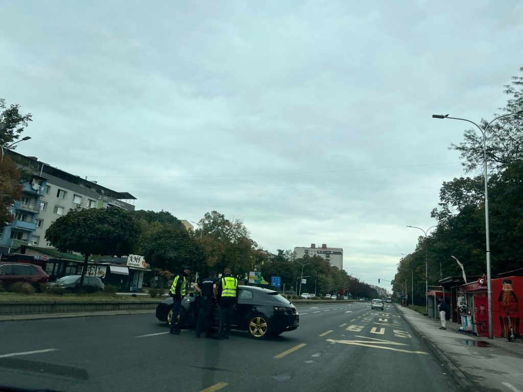 Скопјанец лишен од слобода: ,,Летал” со возило низ градот, граѓани го пријавиле во полиција!