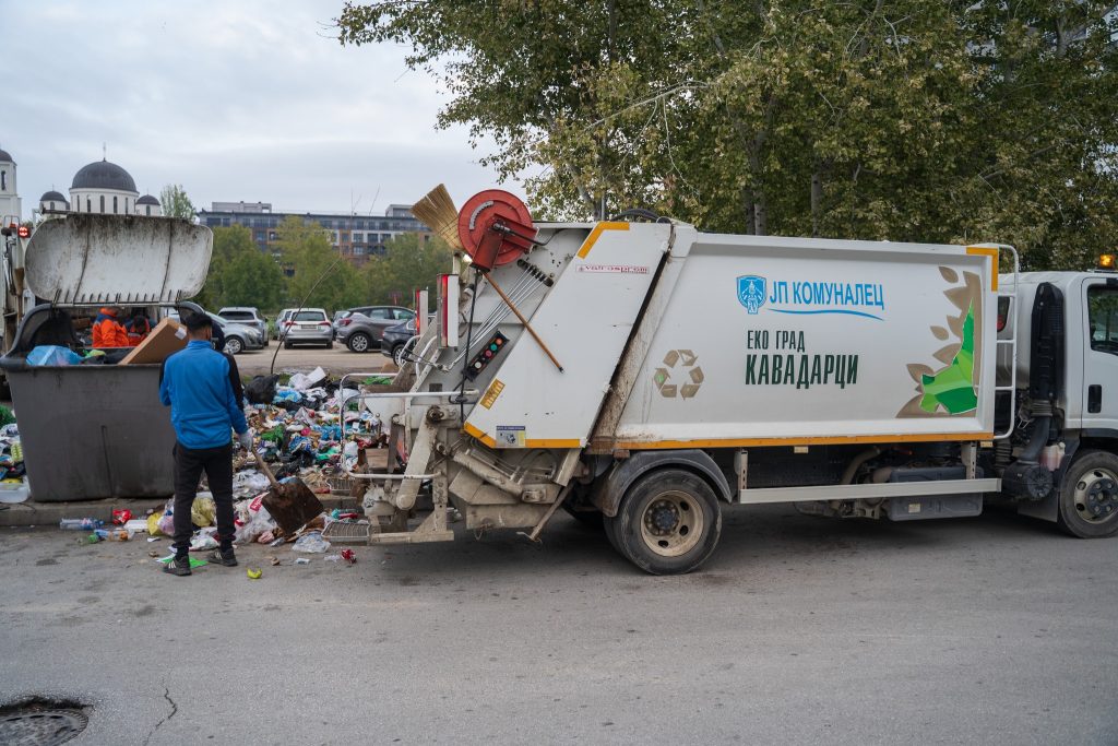 Митко Јанчев испрати современа механизација за да се исчисти ѓубрето во Скопје: Разбирливо и човечки е да се пружи помош!