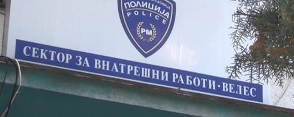 ДВЕ КРИВИЧНИ ЗА ПИЈАН ВЕЛЕШАНЕЦ КОЈ НАПАДНАЛ ПОЛИЦАЕЦ ВО СТАНИЦА