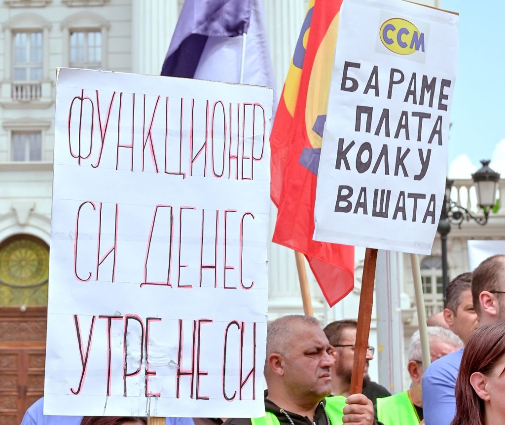 УТРЕ ЗАПОЧНУВА ПРОТЕСТОТ ЗА ЗГОЛЕМУВАЊЕ НА ПЛАТИТЕ: САМО ГАЗДИТЕ И ИЗБРАНИТЕ ИМААТ ИЗГОВОР ДА НЕ ПРОТЕСТИРААТ, ПОРАЧА ССМ