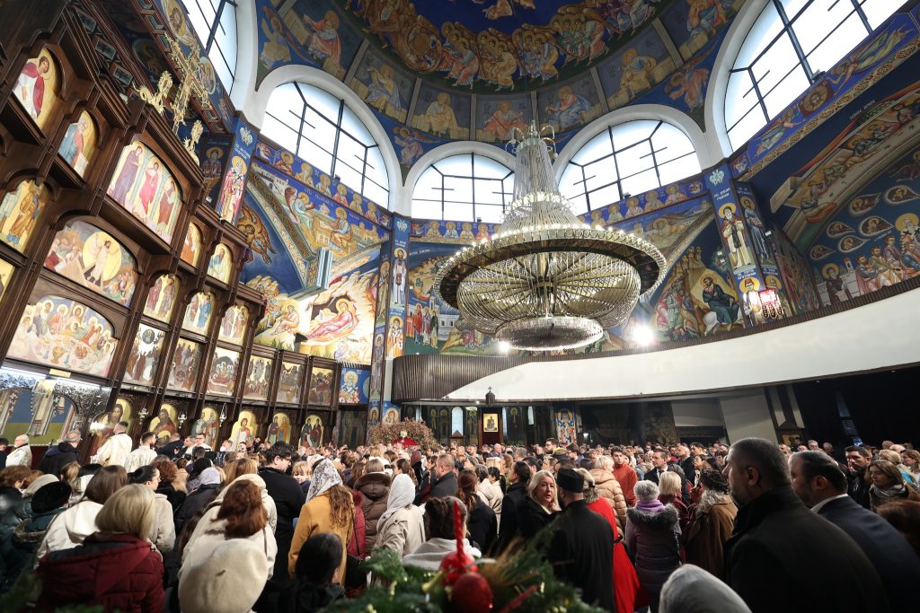 БОЖИЌ – ВРЕМЕ КОГА ВЕРНИЦИТЕ СЕ ПОТСЕТУВААТ НА ЗНАЧЕЊЕТО НА СКРОМНОСТА И ХУМАНОСТА