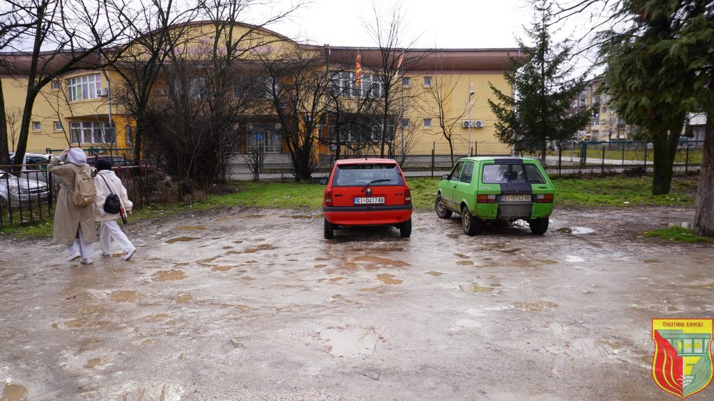ПОПЛАВИ ВО КИЧЕВО, СЕ СМЕСТУВААТ ПОГОДЕНИ ЛИЦА ВО СПОРТСКАТА САЛА