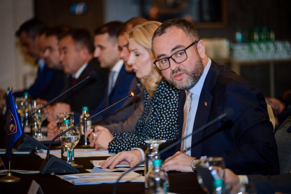 ТОШКОВСКИ НАЈАВИ БРЗИ ИЗМЕНИ НА ЗАКОНИ, СО ЦЕЛ ЗАШТИТА НА ЖЕНИТЕ ОД СЕМЕЈНО НАСИЛСТВО