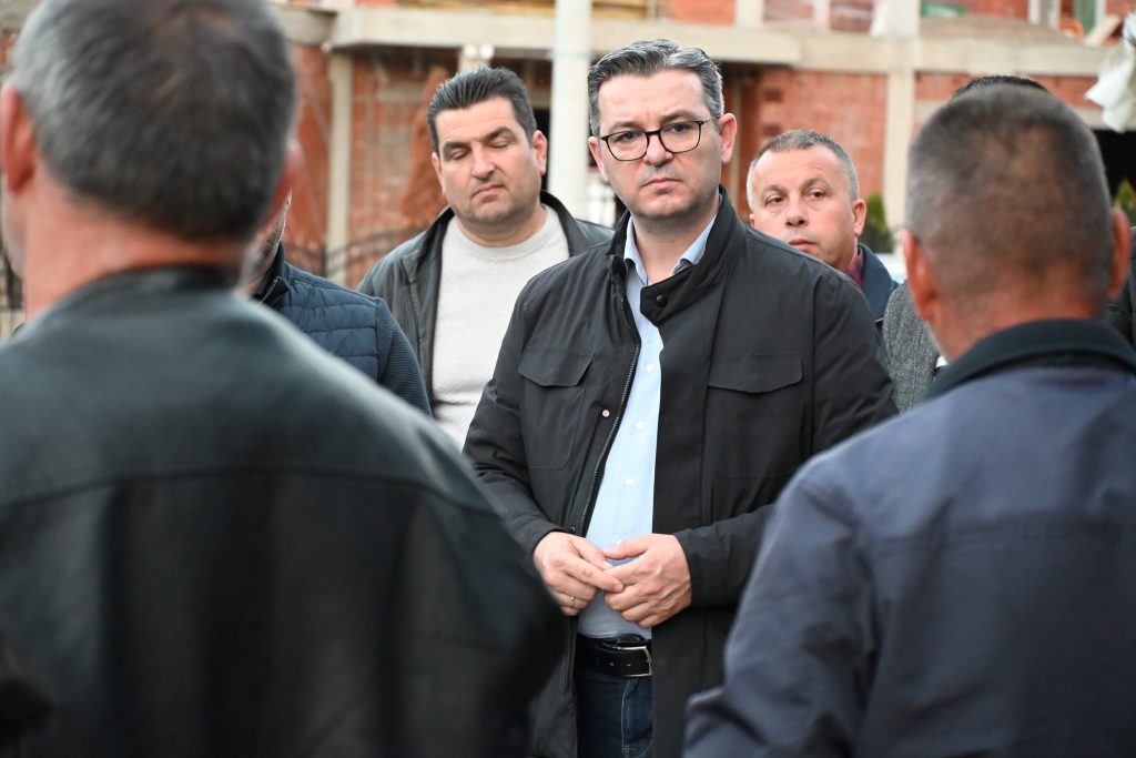 ЗА ДА ИМ ПОМОГНЕМЕ НА ЗЕМЈОДЕЛЦИТЕ, ЈА ОГРАНИЧУВАМЕ МАРЖАТА НА ЦЕНАТА НА ВЕШТАЧКИТЕ ЃУБРИВА, КАЖА ТРИПУНОВСКИ
