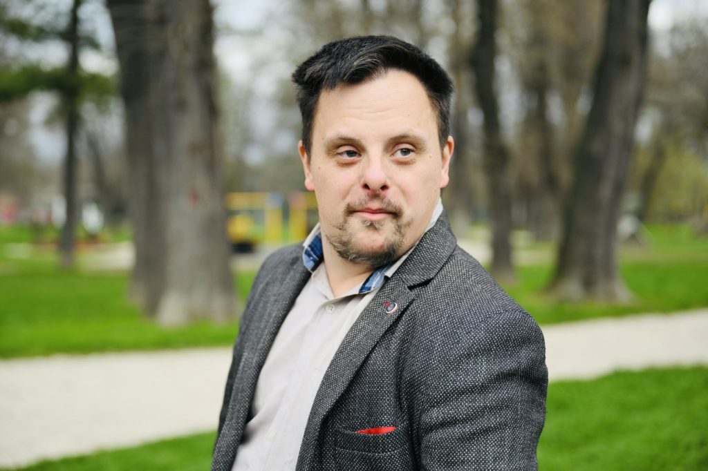 АЛЕКСАНДАР МАТОВСКИ ЦАКО – ПРИКАЗНА ШТО МЕНУВА ПОГЛЕДИ