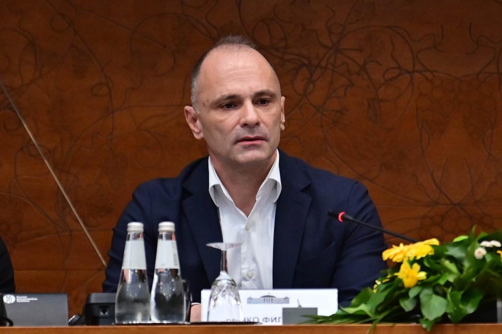 АКО ВЛАДАТА ГИ ПРИФАТЕШЕ МЕРКИТЕ НА СДСМ, НЕМАШЕ ДА ИМА ВАКВО ПОСКАПУВАЊЕ НА ХРАНАТА И ГОРИВОТО, ВЕЛИ ФИЛИПЧЕ