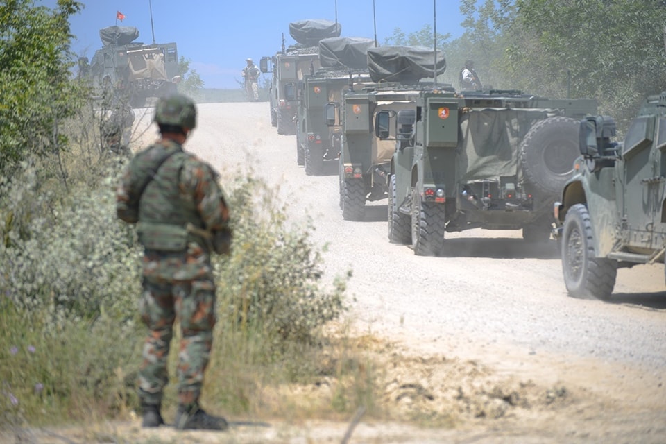 МОМЧЕ ОД НЕГОТИНО ПОВИКАНО ВО ПОЛИЦИЈА, БИДЕЈЌИ СНИМИЛО КОНВОЈ НА АРМИЈАТА И ОБЈАВИЛО НА СОЦИЈАЛНИ МРЕЖИ!