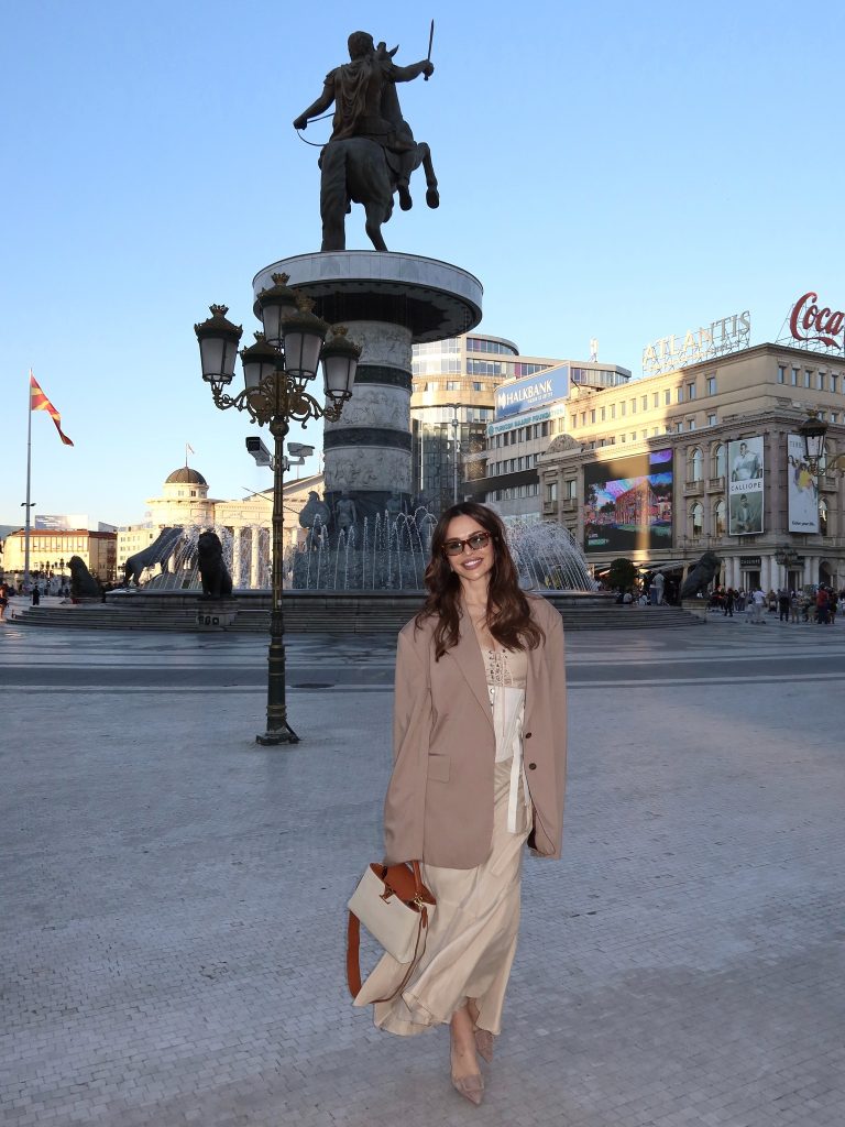 СЕВЕРИНА УТРОВО СЕ ШЕТАШЕ НИЗ СКОПЈЕ, А ВЕЧЕРВА ЌЕ ПЕЕ ВО ГЕВГЕЛИЈА