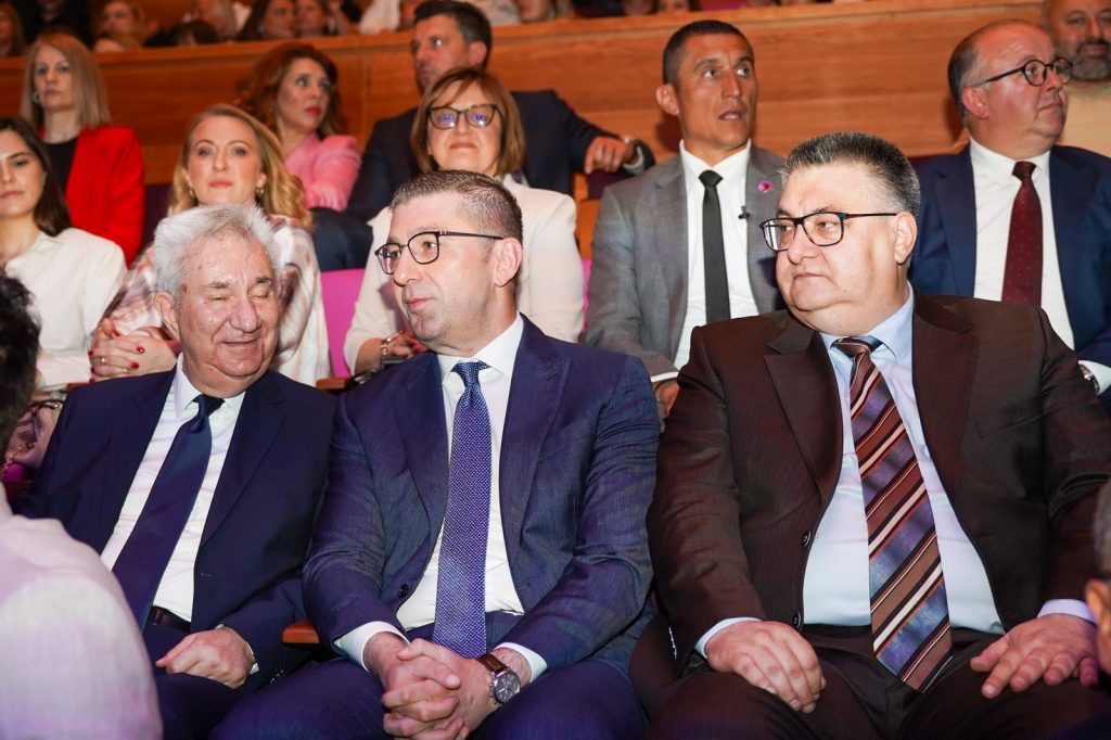 НЕПРАВЕДНО Е ДА СЕ ОБВИНУВААТ ЛУЃЕТО КОИ РАБОТАТ ВО АДМИНИСТРАЦИЈАТА, ПРОБЛЕМОТ БИЛ ВО НАЧИНОТ НА КОЈ БИЛ ГРАДЕН СИСТЕМОТ, КАЖА МИЦКОСКИ
