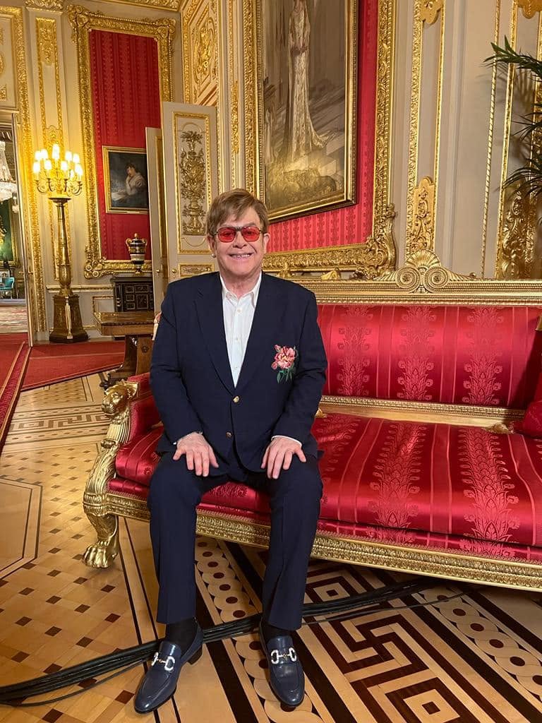 ЕЛТОН ЏОН ГО ПРОДАВА СВОЈОТ РЕДОК АВТОМОБИЛ АСТОН МАРТИН