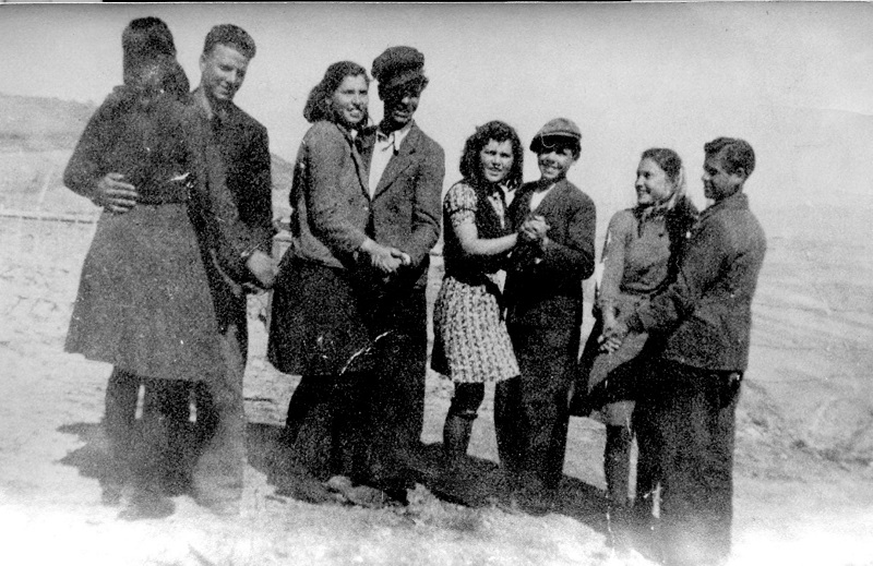 ИМ КАЖУВАЛЕ ДЕКА ЌЕ ГИ ФОТОГРАФИРААТ, А ГИ НОСЕЛЕ НА СТРЕЛАЊЕ: 83 ГОДИНИ ОД КРВАВИОТ НАСТАН ВО ВАТАША