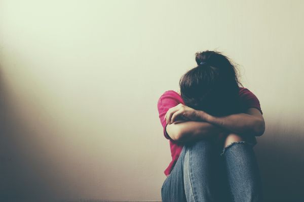 ЈА ИЗВЛЕКЛЕ ОД ДОМА, ЈА ТЕПАЛЕ И ЈА СНИМАЛЕ: ДЕТАЛИ ОД СЛУЧАЈОТ СО 13-ГОДИШНОТО ДЕВОЈЧЕ