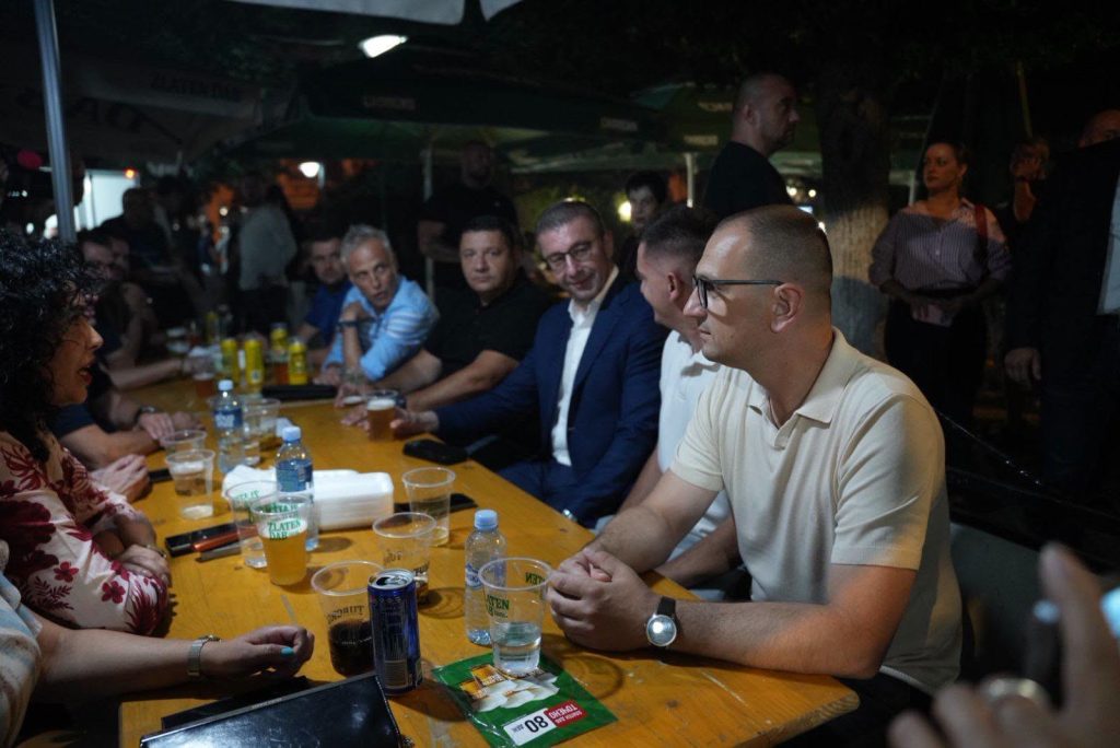 МИЦКОСКИ НА ПИВО ФЕСТ ВО ПРИЛЕП: ВО ПРИЈАТНА АТМОСФЕРА РАЗГОВАРАВ СО МНОГУ ГРАЃАНИ