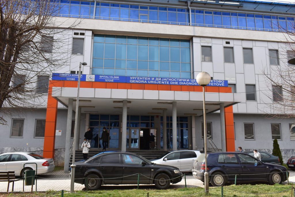 ЧИЧКО НЕНАМЕРНО ГО ПРЕГАЗИЛ ВНУКОТ ВО ДВОРОТ НА СЕМЕЈНАТА КУЌА